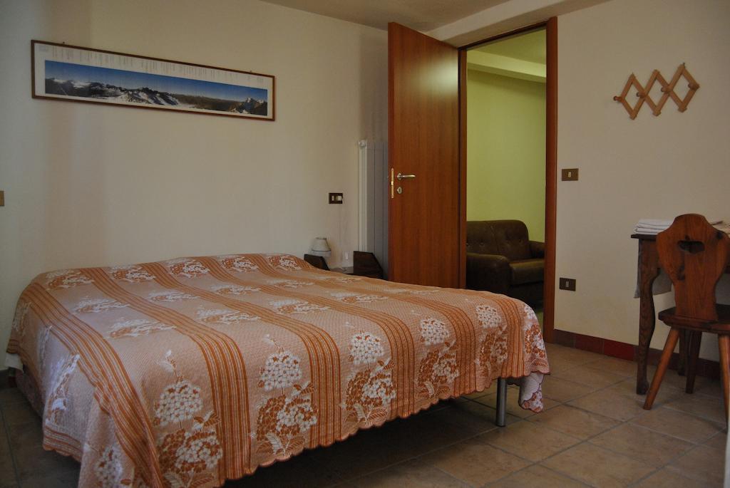 B&B Il Pettirosso Malonno Szoba fotó